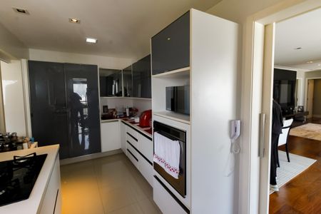 Apartamento à venda com 142m², 3 quartos e 2 vagasCozinha - Armários