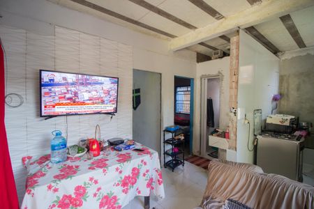 Casa à venda com 200m², 2 quartos e 2 vagasSala