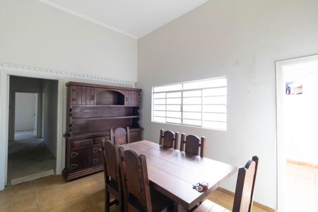 Casa à venda com 195m², 4 quartos e 2 vagas Casa à venda com 195m², 4 quartos e 2 vagasSala de Jantar