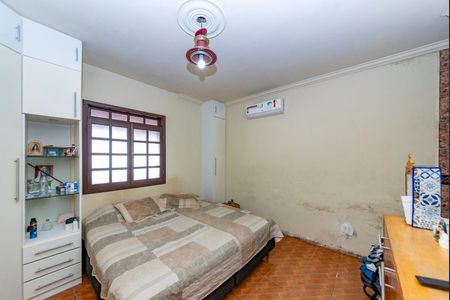 Casa à venda com 250m², 3 quartos e 8 vagas Casa à venda com 250m², 3 quartos e 8 vagasSuíte