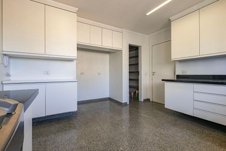 Apartamento à venda com 395m², 4 quartos e 5 vagas Apartamento à venda com 395m², 4 quartos e 5 vagasCozinha