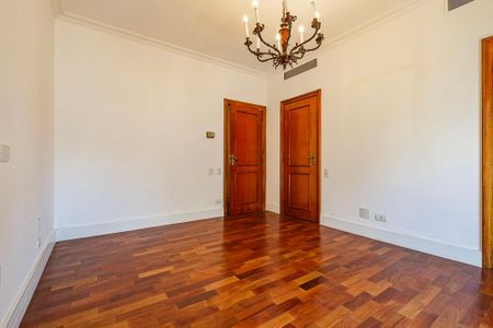 Apartamento à venda com 395m², 4 quartos e 5 vagas Apartamento à venda com 395m², 4 quartos e 5 vagasSuíte 2