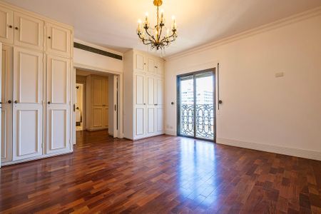 Apartamento à venda com 395m², 4 quartos e 5 vagas Apartamento à venda com 395m², 4 quartos e 5 vagasSuíte 1