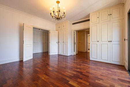 Apartamento à venda com 395m², 4 quartos e 5 vagas Apartamento à venda com 395m², 4 quartos e 5 vagasSuíte 1