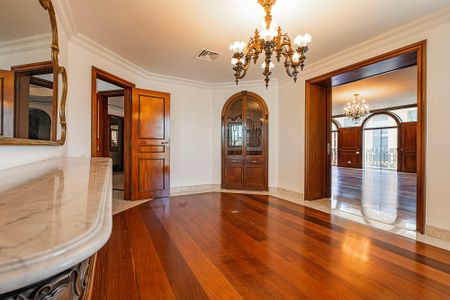 Apartamento à venda com 395m², 4 quartos e 5 vagas Apartamento à venda com 395m², 4 quartos e 5 vagasSala de Jantar