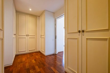 Apartamento à venda com 395m², 4 quartos e 5 vagas Apartamento à venda com 395m², 4 quartos e 5 vagasSuíte 1