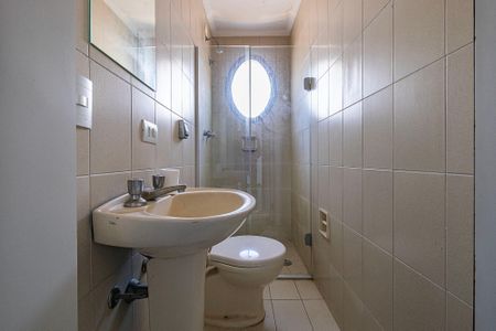 Apartamento à venda com 395m², 4 quartos e 5 vagas Apartamento à venda com 395m², 4 quartos e 5 vagasBanheiro de Serviço