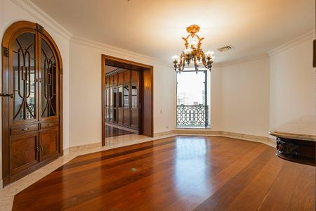 Apartamento à venda com 395m², 4 quartos e 5 vagas Apartamento à venda com 395m², 4 quartos e 5 vagasSala de Jantar