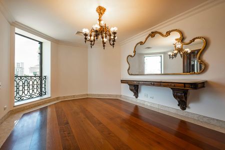 Apartamento à venda com 395m², 4 quartos e 5 vagas Apartamento à venda com 395m², 4 quartos e 5 vagasSala de Jantar