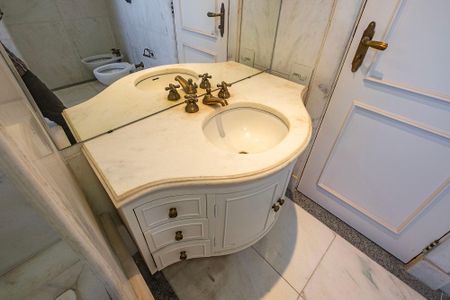 Apartamento à venda com 395m², 4 quartos e 5 vagas Apartamento à venda com 395m², 4 quartos e 5 vagasBanheiro da Suíte 3