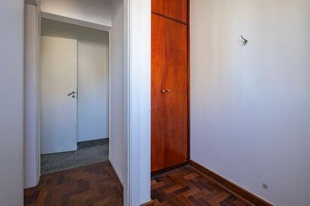Apartamento à venda com 395m², 4 quartos e 5 vagas Apartamento à venda com 395m², 4 quartos e 5 vagasQuarto de Serviço 2