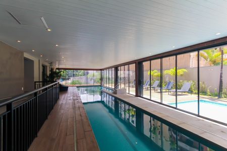 Apartamento à venda com 157m², 3 quartos e 3 vagas Apartamento à venda com 157m², 3 quartos e 3 vagasÁrea comum - Piscina