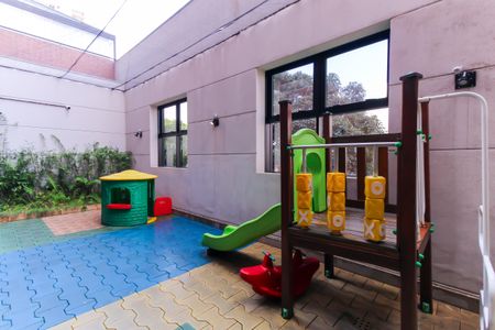 Apartamento à venda com 157m², 3 quartos e 3 vagas Apartamento à venda com 157m², 3 quartos e 3 vagasÁrea comum - Playground