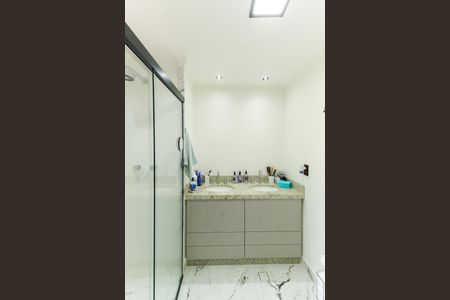 Apartamento à venda com 157m², 3 quartos e 3 vagas Apartamento à venda com 157m², 3 quartos e 3 vagasBanheiro da Suíte 2