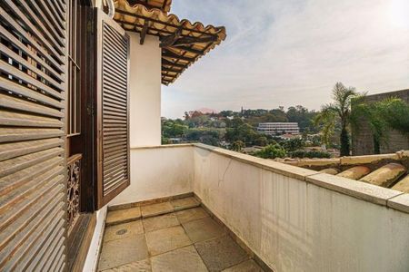 Casa à venda com 1000m², 4 quartos e 6 vagas