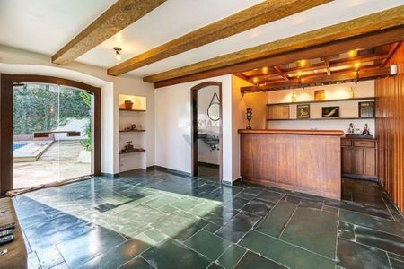 Casa à venda com 1000m², 4 quartos e 6 vagas