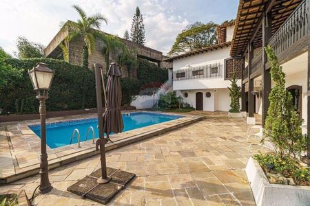 Casa à venda com 1000m², 4 quartos e 6 vagas