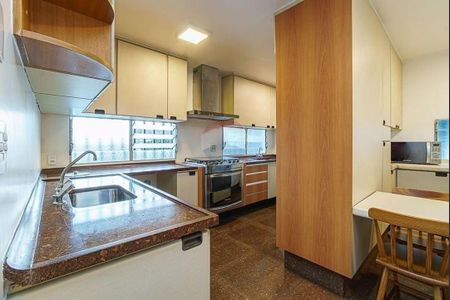 Casa à venda com 1000m², 4 quartos e 6 vagas