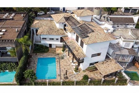 Casa à venda com 1000m², 4 quartos e 6 vagas