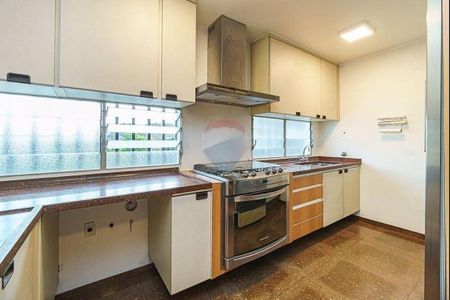 Casa à venda com 1000m², 4 quartos e 6 vagas