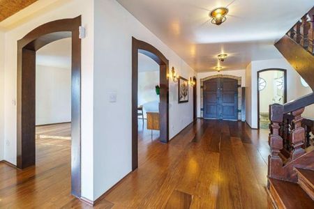 Casa à venda com 1000m², 4 quartos e 6 vagas