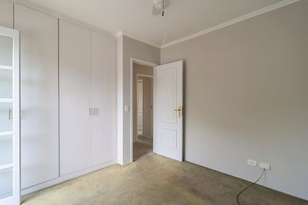 Casa à venda com 302m², 4 quartos e 6 vagas Casa à venda com 302m², 4 quartos e 6 vagasEscritório