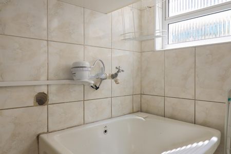 Casa à venda com 302m², 4 quartos e 6 vagas Casa à venda com 302m², 4 quartos e 6 vagasÁrea de Serviço