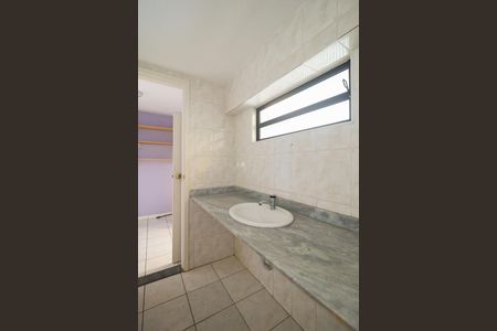 Casa à venda com 302m², 4 quartos e 6 vagas Casa à venda com 302m², 4 quartos e 6 vagasQuarto de Serviço