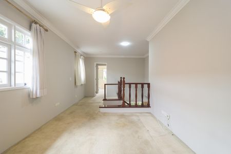 Casa à venda com 302m², 4 quartos e 6 vagas Casa à venda com 302m², 4 quartos e 6 vagasHall