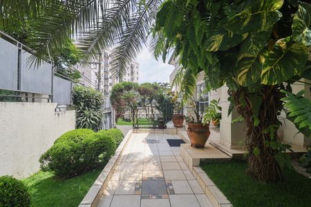 Casa à venda com 302m², 4 quartos e 6 vagas Casa à venda com 302m², 4 quartos e 6 vagasÁrea externa