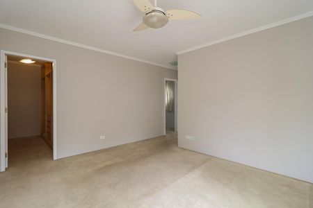 Casa à venda com 302m², 4 quartos e 6 vagas Casa à venda com 302m², 4 quartos e 6 vagasSuíte 1