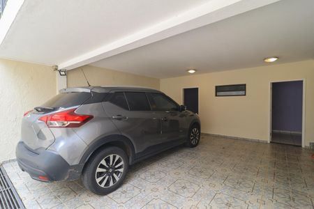 Casa à venda com 302m², 4 quartos e 6 vagas Casa à venda com 302m², 4 quartos e 6 vagasGaragem
