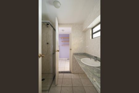 Casa à venda com 302m², 4 quartos e 6 vagas Casa à venda com 302m², 4 quartos e 6 vagasQuarto de Serviço