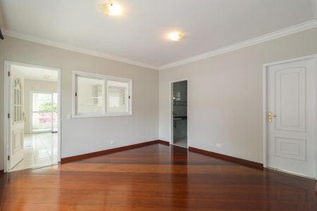 Casa à venda com 302m², 4 quartos e 6 vagas Casa à venda com 302m², 4 quartos e 6 vagasSala de Jantar