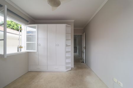 Casa à venda com 302m², 4 quartos e 6 vagas Casa à venda com 302m², 4 quartos e 6 vagasSuíte 2