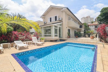 Casa à venda com 302m², 4 quartos e 6 vagas Casa à venda com 302m², 4 quartos e 6 vagasÁrea externa