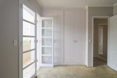 Casa à venda com 302m², 4 quartos e 6 vagas Casa à venda com 302m², 4 quartos e 6 vagasEscritório