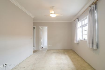 Casa à venda com 302m², 4 quartos e 6 vagas Casa à venda com 302m², 4 quartos e 6 vagasHall