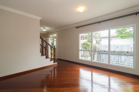 Casa à venda com 302m², 4 quartos e 6 vagas Casa à venda com 302m², 4 quartos e 6 vagasSala de Jantar