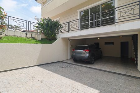 Casa à venda com 302m², 4 quartos e 6 vagas Casa à venda com 302m², 4 quartos e 6 vagasGaragem