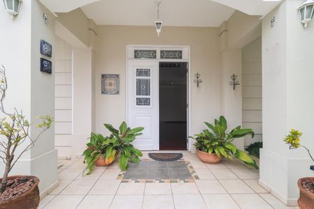 Casa à venda com 302m², 4 quartos e 6 vagas Casa à venda com 302m², 4 quartos e 6 vagasÁrea externa