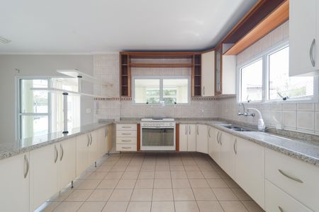 Casa à venda com 302m², 4 quartos e 6 vagas Casa à venda com 302m², 4 quartos e 6 vagasCozinha