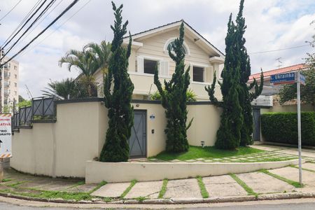 Casa à venda com 302m², 4 quartos e 6 vagas Casa à venda com 302m², 4 quartos e 6 vagasFachada