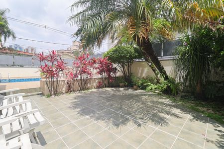 Casa à venda com 302m², 4 quartos e 6 vagas Casa à venda com 302m², 4 quartos e 6 vagasÁrea externa