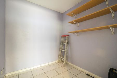 Casa à venda com 302m², 4 quartos e 6 vagas Casa à venda com 302m², 4 quartos e 6 vagasQuarto de Serviço