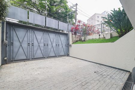 Casa à venda com 302m², 4 quartos e 6 vagas Casa à venda com 302m², 4 quartos e 6 vagasGaragem