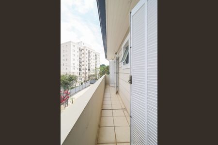 Casa à venda com 302m², 4 quartos e 6 vagas Casa à venda com 302m², 4 quartos e 6 vagasEscritório sacada