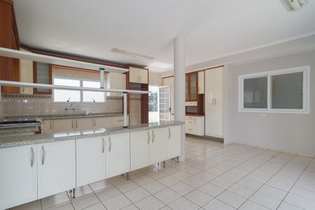 Casa à venda com 302m², 4 quartos e 6 vagas Casa à venda com 302m², 4 quartos e 6 vagasCozinha