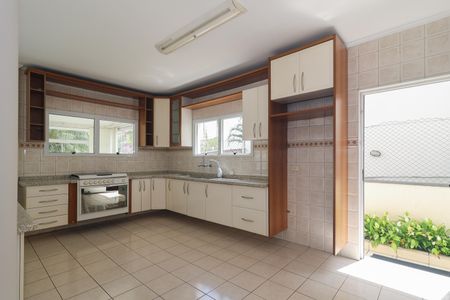 Casa à venda com 302m², 4 quartos e 6 vagas Casa à venda com 302m², 4 quartos e 6 vagasCozinha