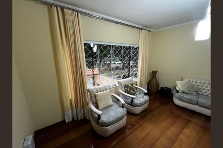 Casa à venda com 177m², 3 quartos e 2 vagas Casa à venda com 177m², 3 quartos e 2 vagasSala